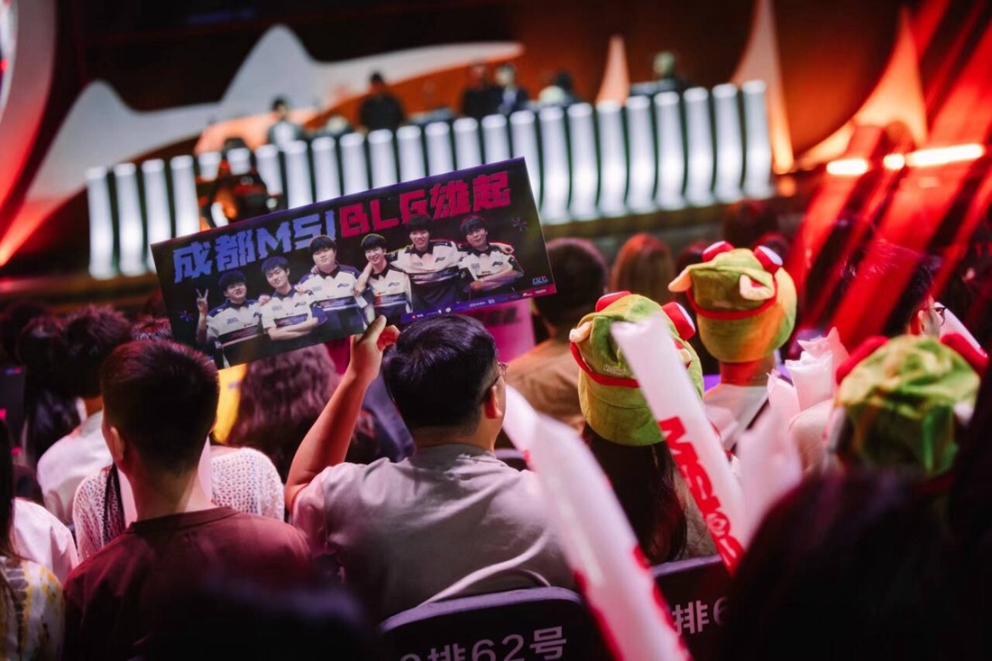 Scout ：和Poppy没怎么聊天，他就过来看了看我们