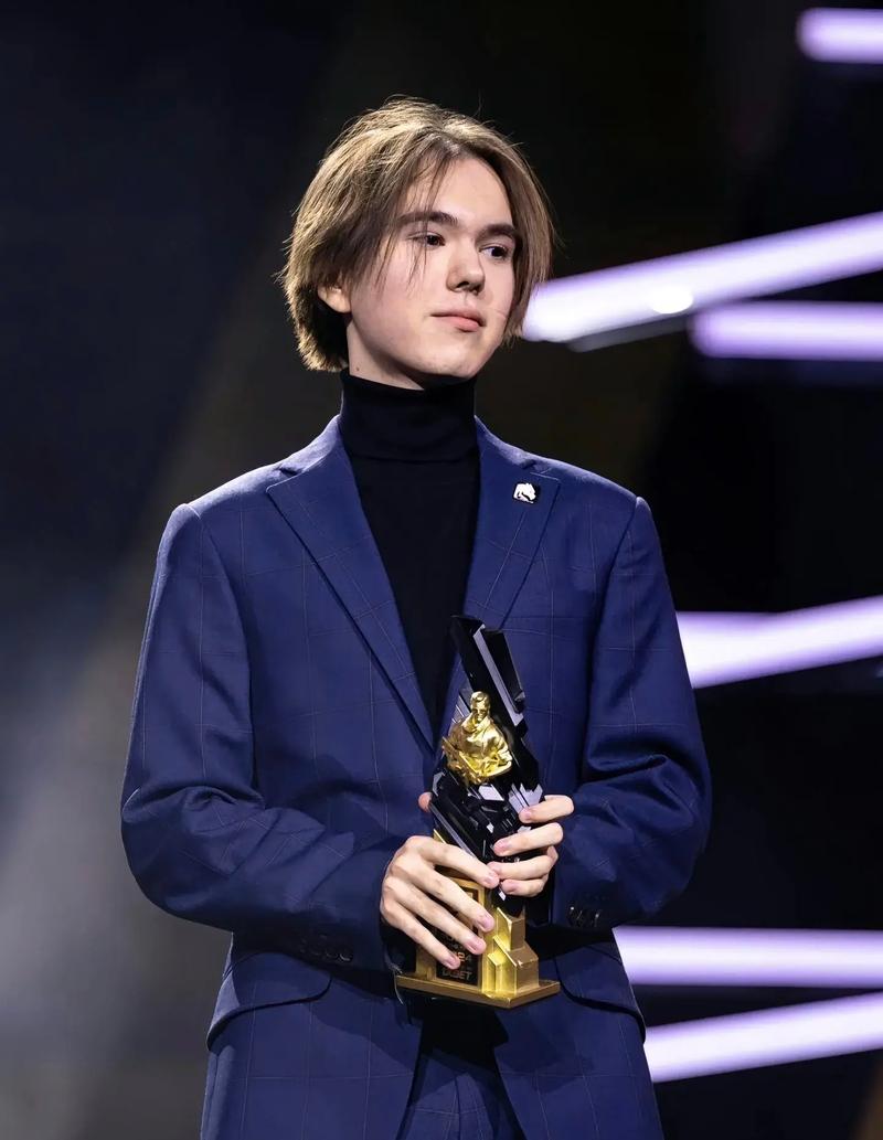 Viper秀起来了，2025LPL春季赛常规赛各大奖项公布